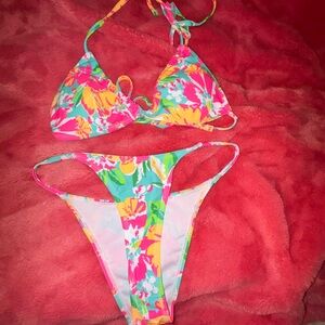 Vibrant Blue Bikini with Adjustable Straps and Quick-Dry Fabric